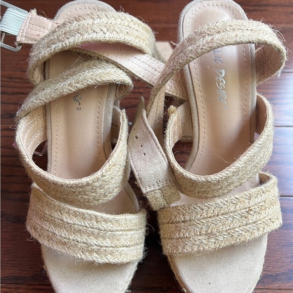 Public Desire Jet Set platform sandals in Rafia US size 6 - Picture 2 of 4